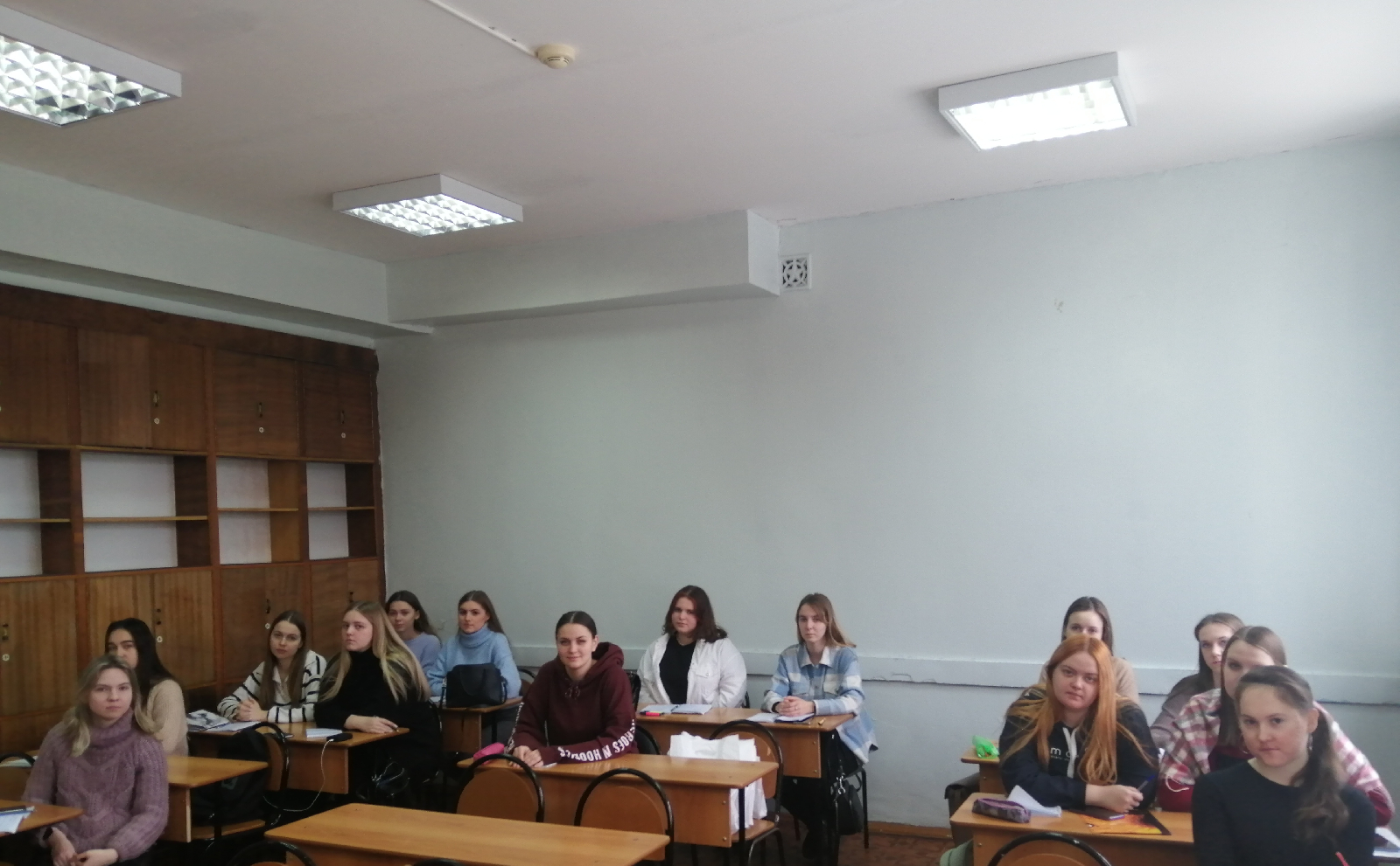 В рамках декады правовых знаний доцент кафедры ВИиО Семина Н. В. провела лекцию-беседу для студентов группы 20ИЖ1, направленную на профилактику экстремизма